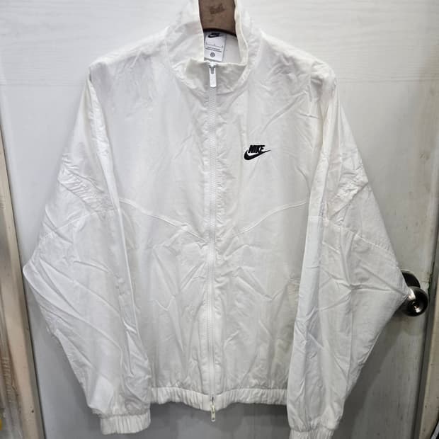 100,L )) NIKE 나이키 화이트 & 블랙로고 바람막이 점퍼!
