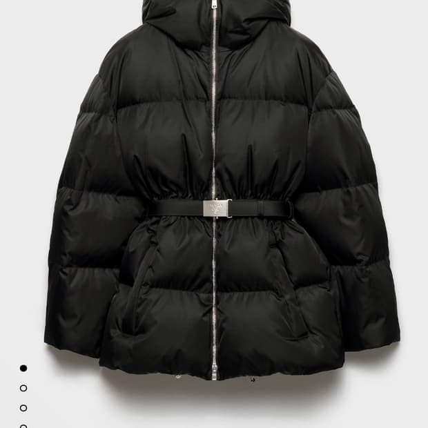 프라다 리나일론 후드 다운 재킷 블랙 새상품