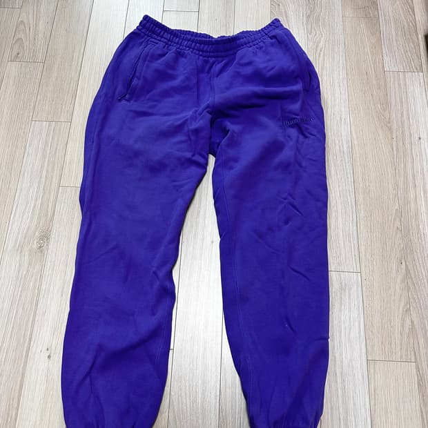 퍼렐 윌리엄스 x 아디다스 베이직 스웻팬츠퍼플