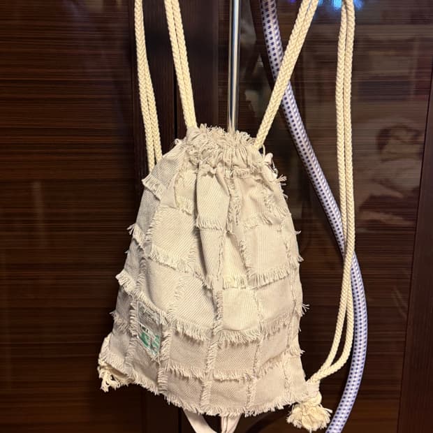 [남녀공용]밀크웨이브 그런지 스퀘어 패턴 크로스백 앤 짐색 아이보리