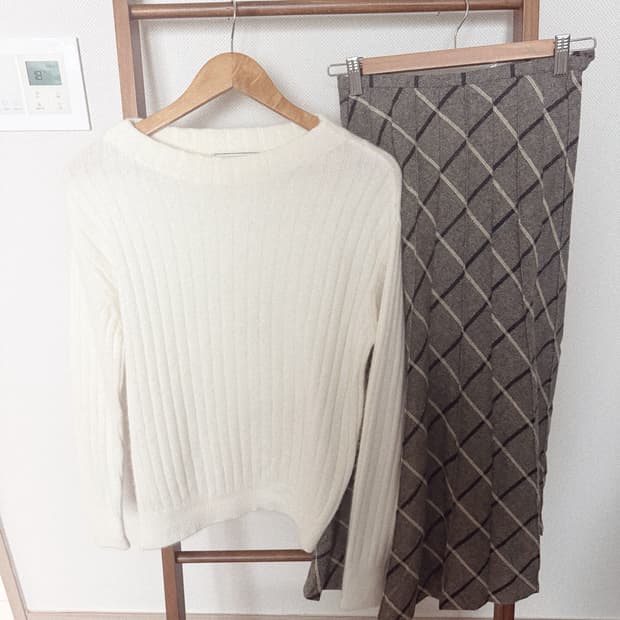 화이트 앙고라니트 * 체크 울스커트 코디세트