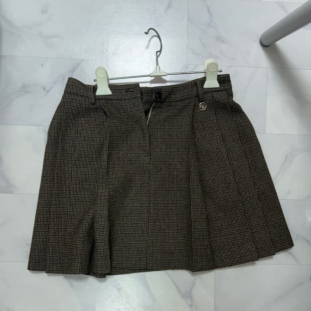 룩캐스트 맨디 쇼츠 플리츠 스커트(m 사이즈)