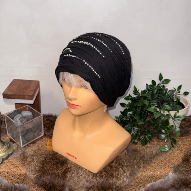 Black cubic wrinkled loose beanie 