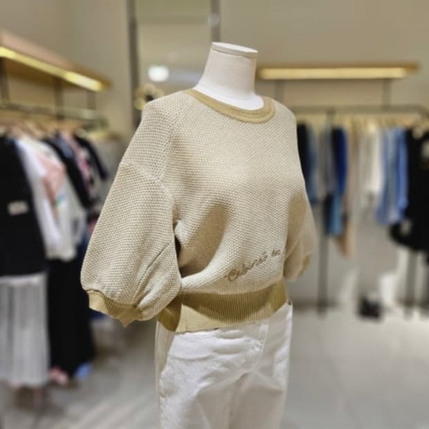 오즈세컨 24 돌먼 슬리브 크롭 니트 탑