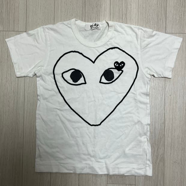 꼼데가르송(Comme des Garcons)블랙 하트 티 셔츠 화이트