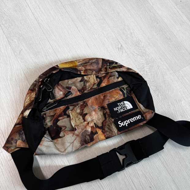슈프림 노스페이스 낙엽 웨이스트 백