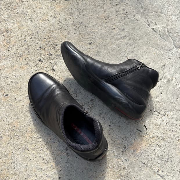 프라다 레더 집업 앵클부츠