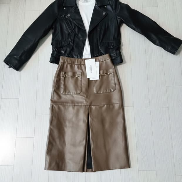 마이아이코(MYEYEKO) 체인 포인트 레더 미디 스커트