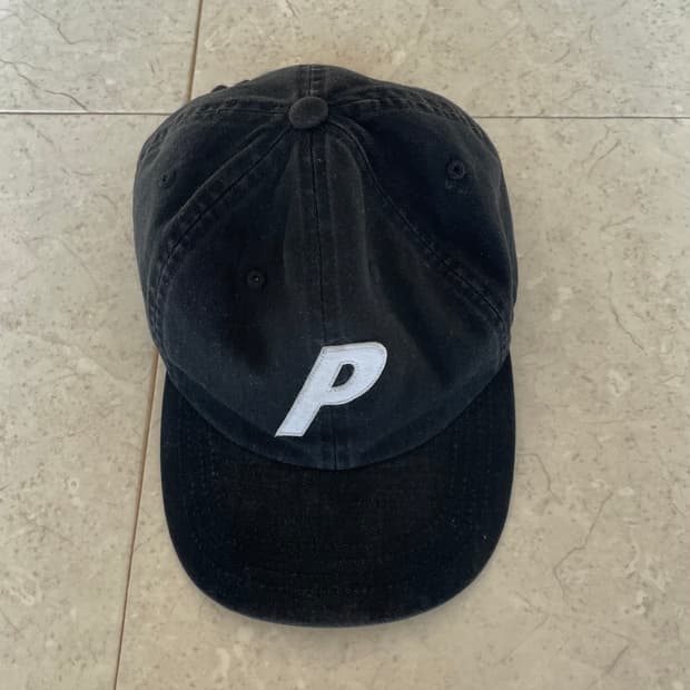 팔라스 P 로고 볼캡 블랙