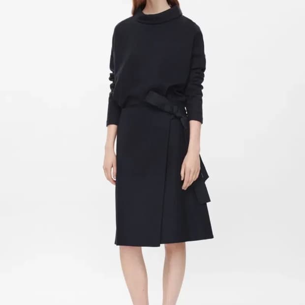 cos 울 미디 랩스커트