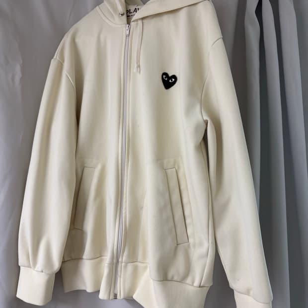 꼼데가르송 Play 아이보리 후드집업 블랙와펜