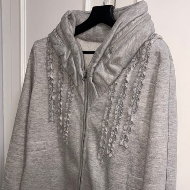 Ruffle grey hood zipup