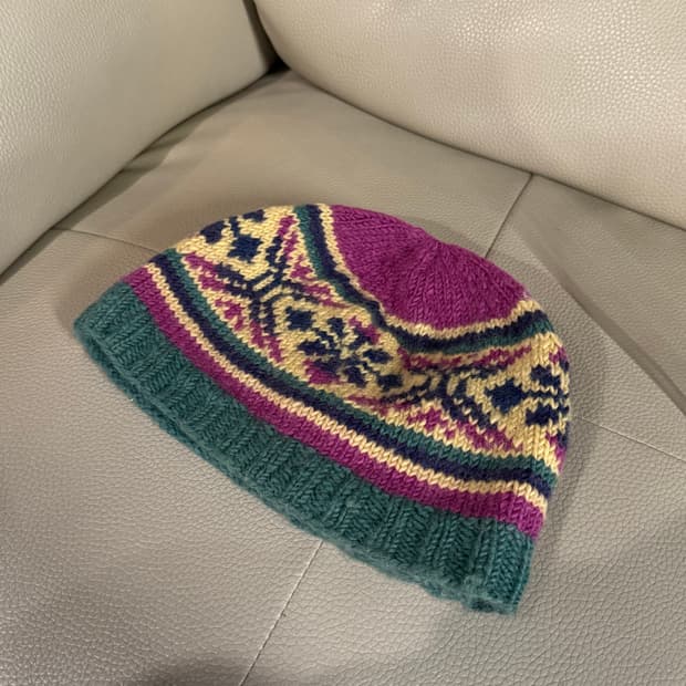 Snow pattern short knit beanie