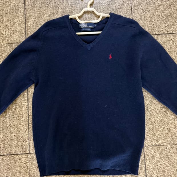 폴로 브이넥 니트