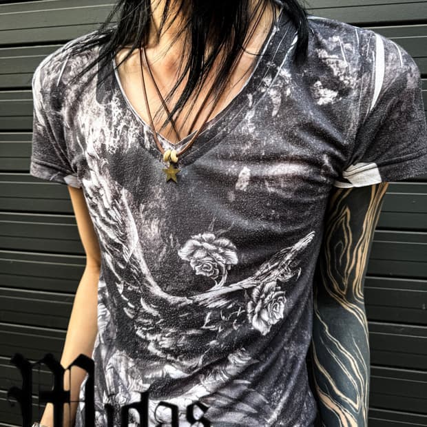 MIDAS – Angel Wing Graphic V-neck Tee