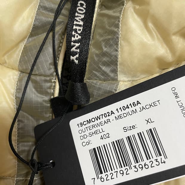 [XL] CP컴퍼니 DD 쉘 후드 다운 피스타치오 쉘 베이지