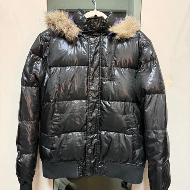 퀵실버 배색 퍼 유광패딩