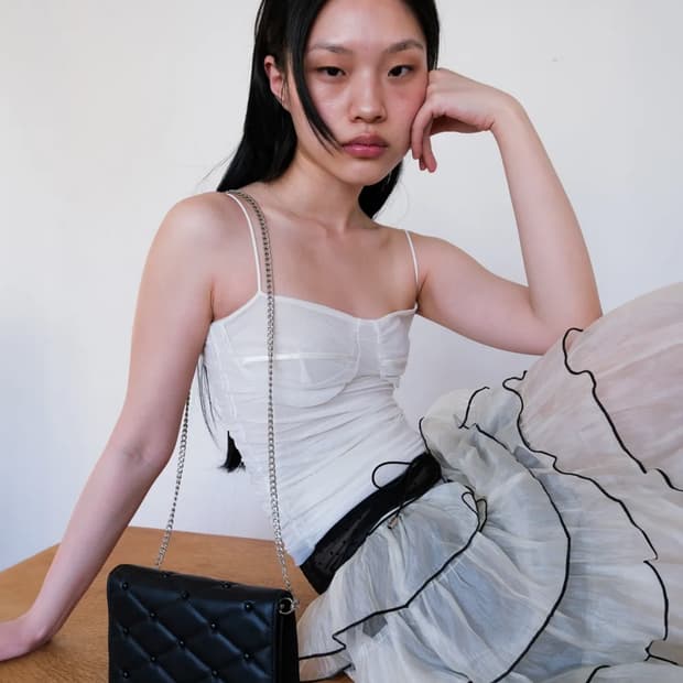 루즈슬립오버 미니 스터드 카우 레더 퍼프 크로스바디