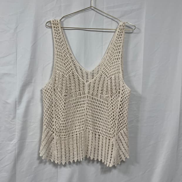 써스데이아일랜드 니트 베스트