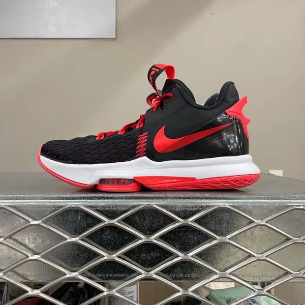 나이키 르브론 위트니스 5 브레드 260 (gr-4326)