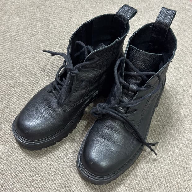 자라(ZARA) 천연 소가죽 레이스업 워커 부츠 (225 / 35)