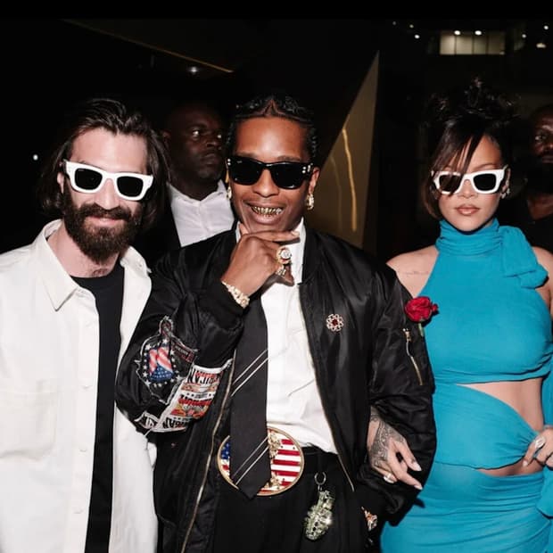 레이벤 에이셉 라키 푸퍼 화이트 리한나 착용