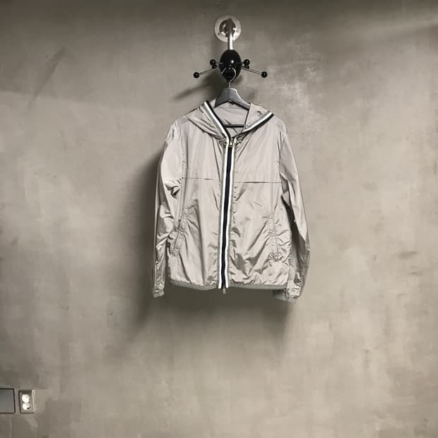 몽클레어 바람막이 그레이 4