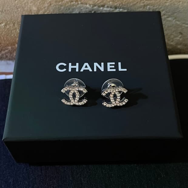 샤넬 정품 업사이클링 클래식 CC 크리스탈 이어링
