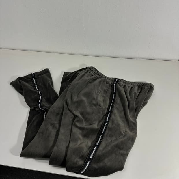 FREE 디스이즈네버댓 차콜 레귤러핏 트랙팬츠