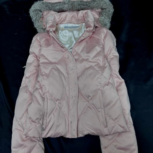 [X Miss] 딸기우유 그레이 퍼 큐빅 디테일 후디 패딩