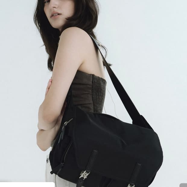 분크 헤이 더블 포켓 숄더 미듐