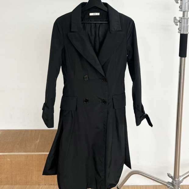 프라다 블랙 더블 브레스티드 트렌치코트