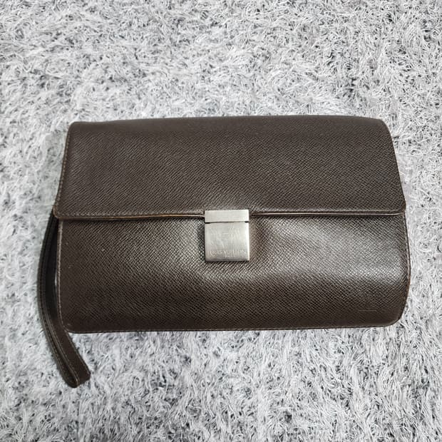 루이비통 타이가 세컨백 클러치백