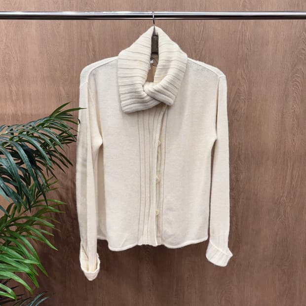 아르마니 꼴레지오니 카울넥 니트 가디건 히든 버튼업 디테일 아이보리
