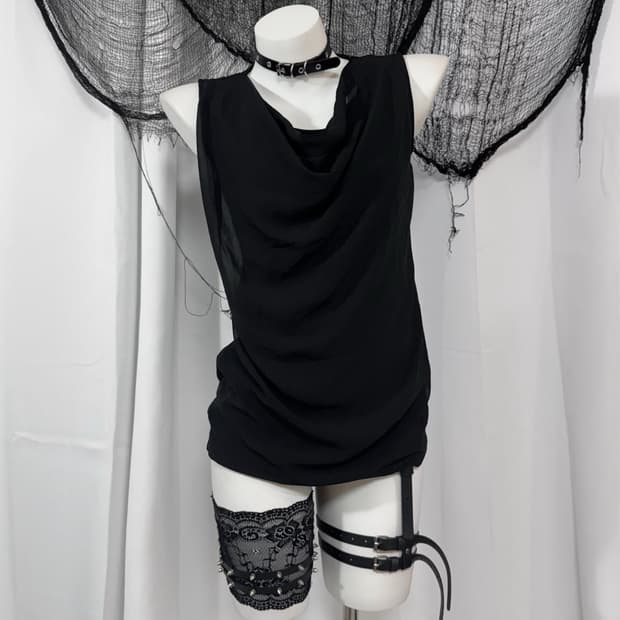 detail sleeveless