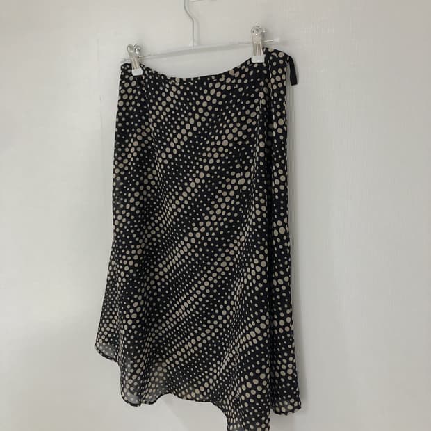 사선 도트 언발란스 미디 스커트