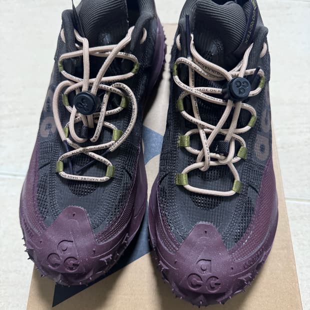 나이키 acg 마운틴플라이2 로우 고어텍스 버건디 270사이즈