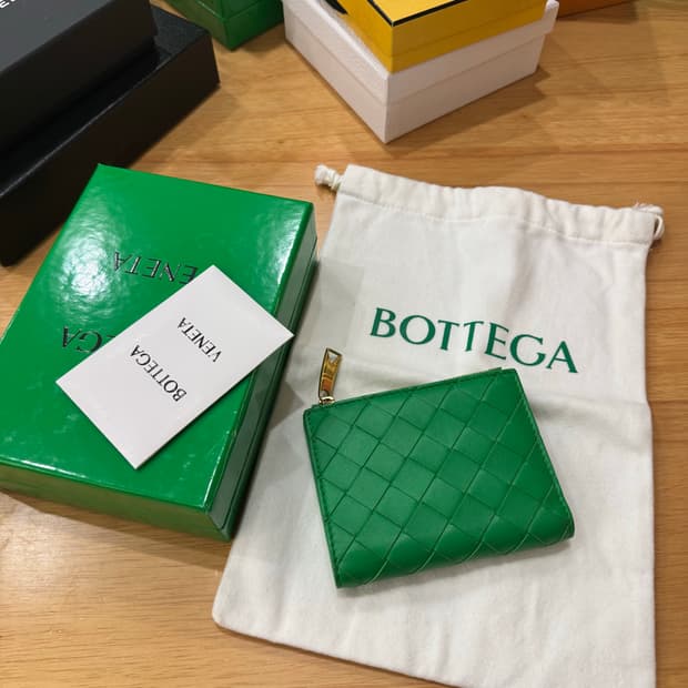 보테가베네타 인트레치아토 지갑