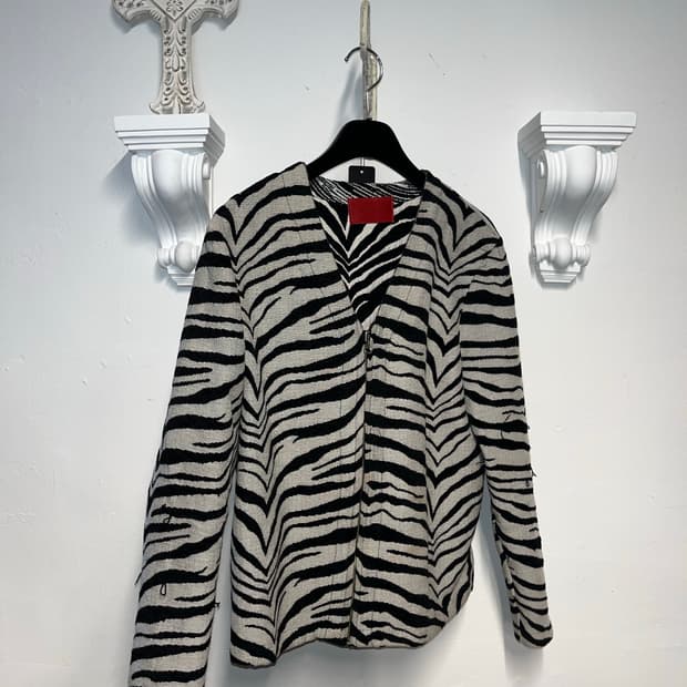 더그레이티스트 양면 지브라 자켓