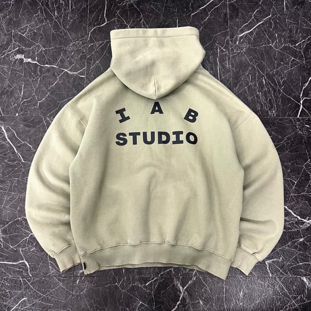 아이앱 스튜디오 백로고 후드티 올리브