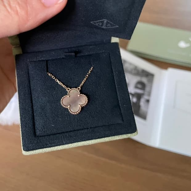 반클리프 아펠 알함브라 빈티지 그레이 목걸이