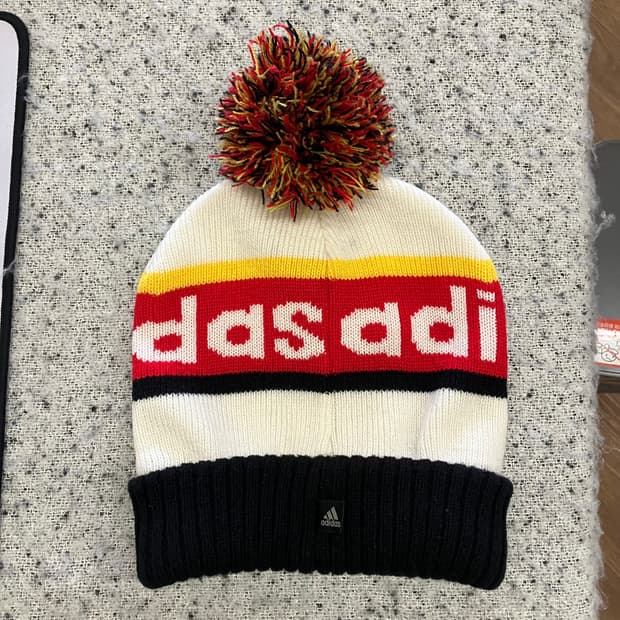 N223 아디다스 폼폼 방울비니