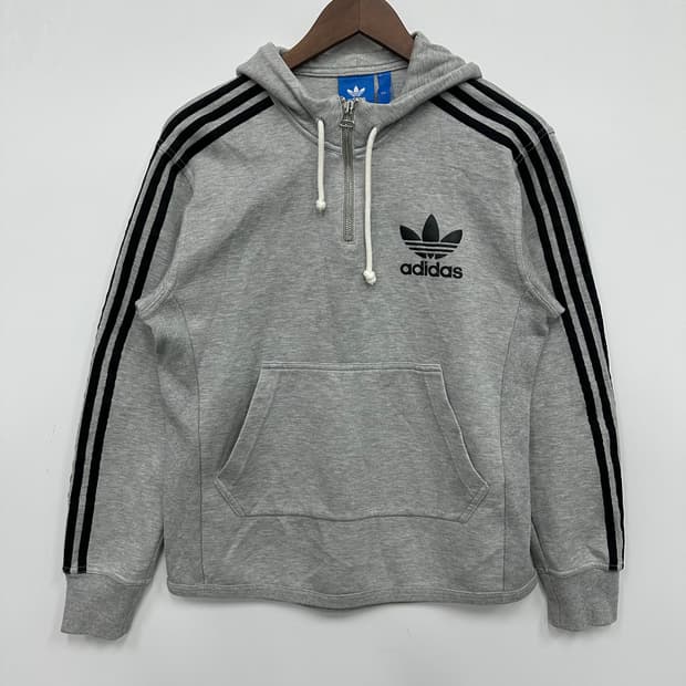 아디다스 그레이 블랙 반집업 후드티 