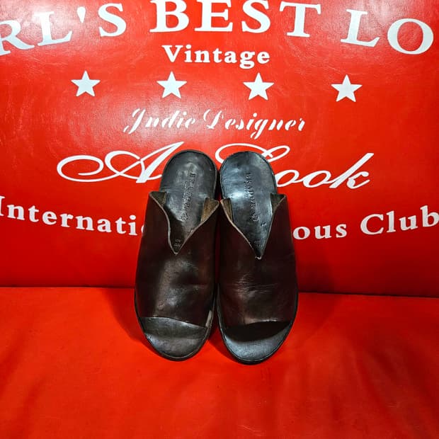 브라도르(Brador) in Italy 브이컷 가죽 슬리퍼 37.5