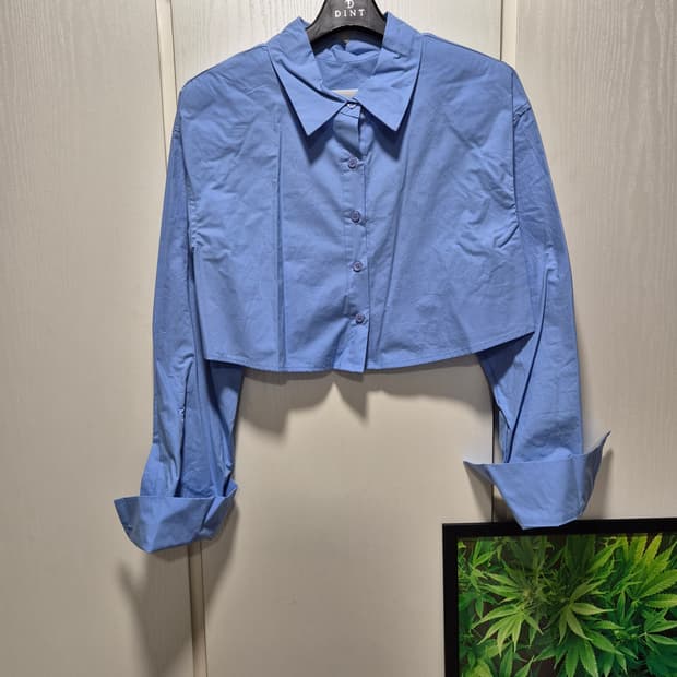 (세일)(새상품)DINT 딘트 소라색 크롭 셔츠