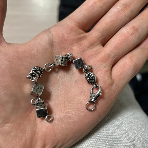 반으로갈라진크롬하츠팔찌