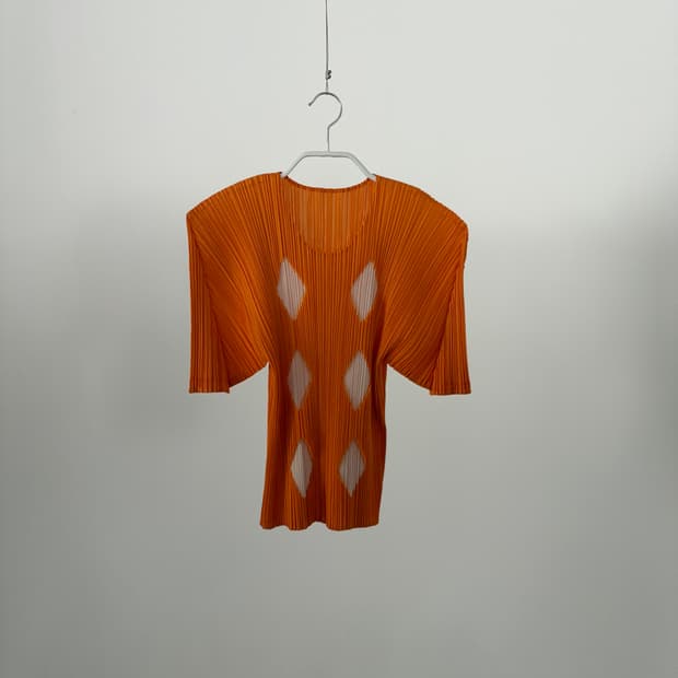Geometric Diamond Pleated Top
