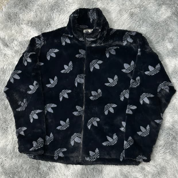 아디다스 모노그램 퍼 자켓 m