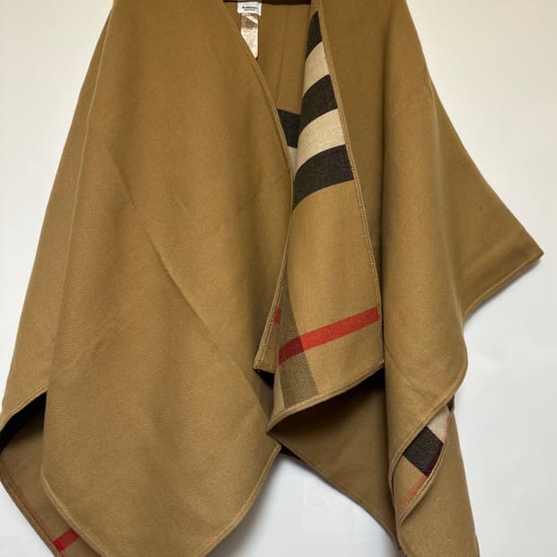 버버리 브라운 체크 캐시미어케이프