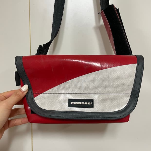 (무료배송) 프라이탁 제이미 레드 화이트